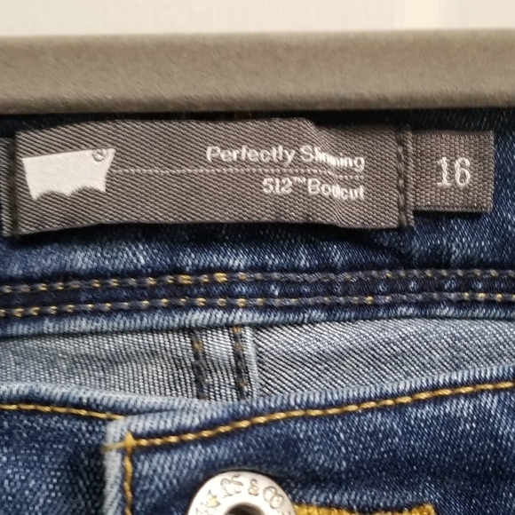 Levi's 512 Perfectly Slimming Bootcut Jeans - Picture 4 of 7